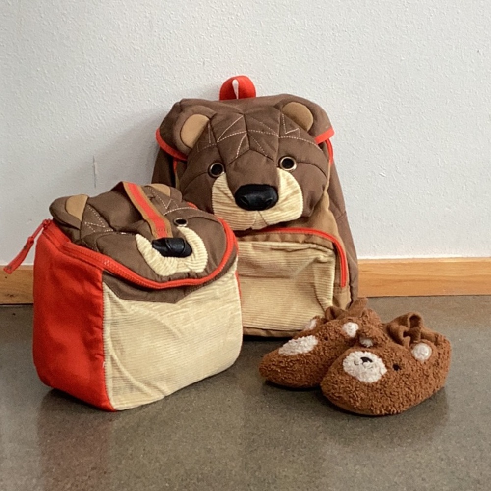 BabyGAP Bear Bundle - Size M 7/8 Slippers + Lunch Box + Backpack